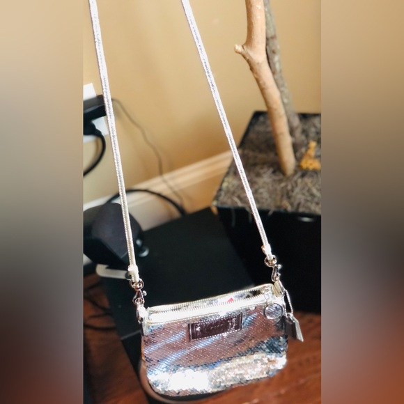 SOLD Gorgeous Coach Poppy Sequin Limited Edition Small Bag Purse with 2 Purse… - Picture 7 of 10